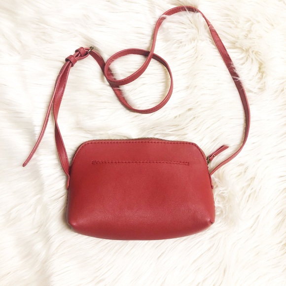 Universal Thread Handbags - ❤️Cute crossbody bag❤️ Universal Thread Handbags - ❤️Cute crossbody bag❤️